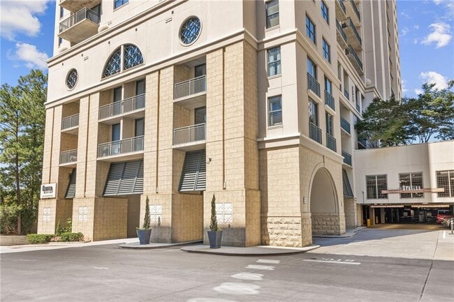 Building Photo - 3040 Peachtree Rd NW Unit 605