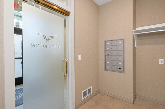 Sala de correo de Peregrine 100 - Peregrine 100