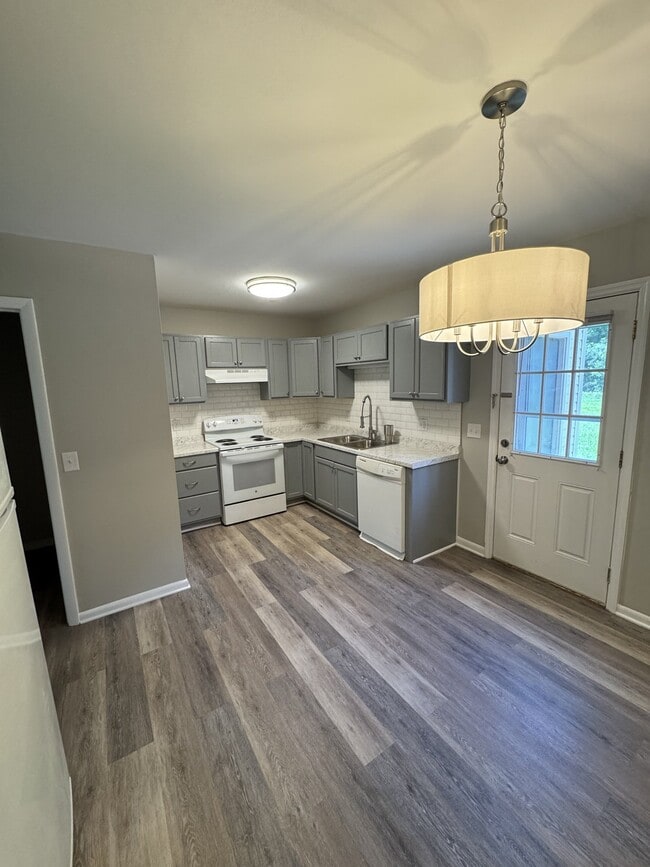 Photo - 80 Parkview Pl NW