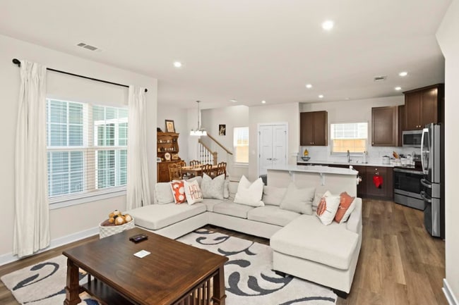 Photo - 8209 Warbler Wy