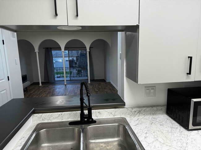 Photo - 170 De Chantle Rd Unit 608
