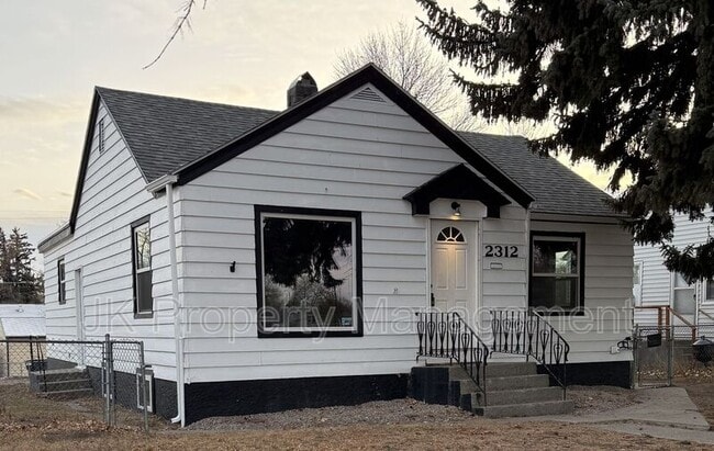 Photo - 2312 5th Ave N