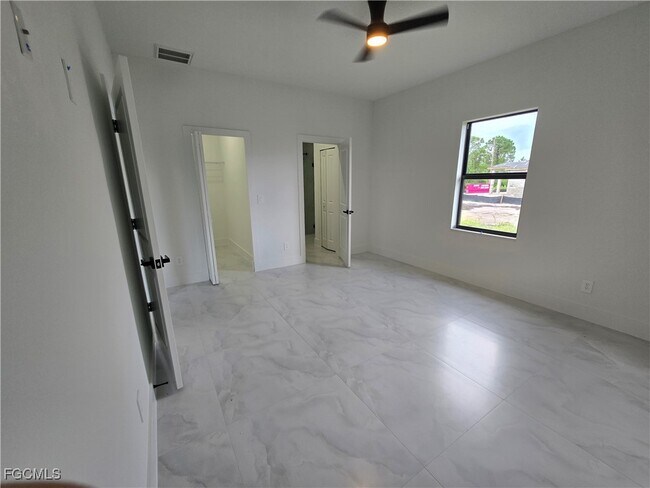 Photo - 483 Linden Ave S