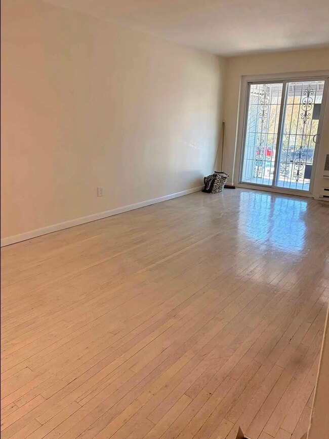 Photo - 51-22 111th St