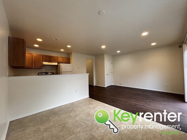 Photo - Modern 3 Bedroom 2.5 Bathroom Tacoma Duplex Near Shopping, Parks and Freeways