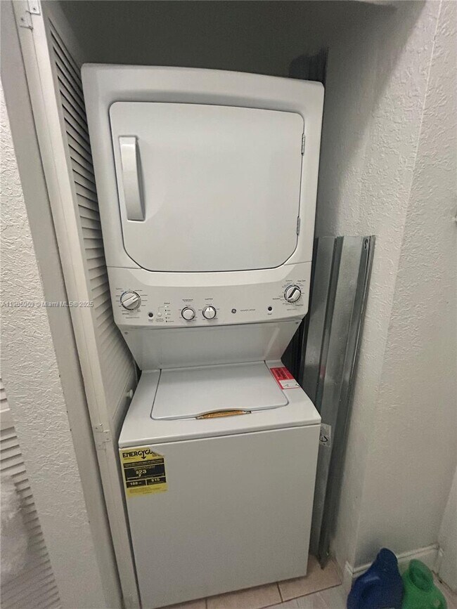 Photo - 2590 NE 3rd Dr Unidad 203