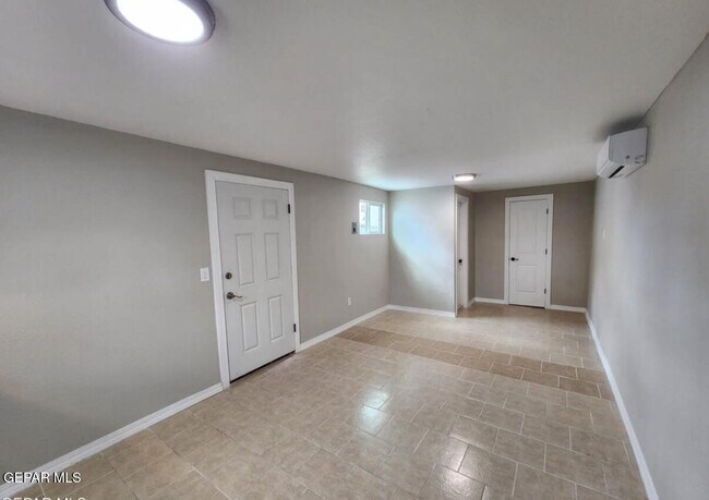 Photo - 116 N Clark Dr Unit B