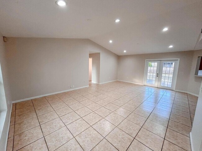 Photo - 1901 SW McAllister Ln