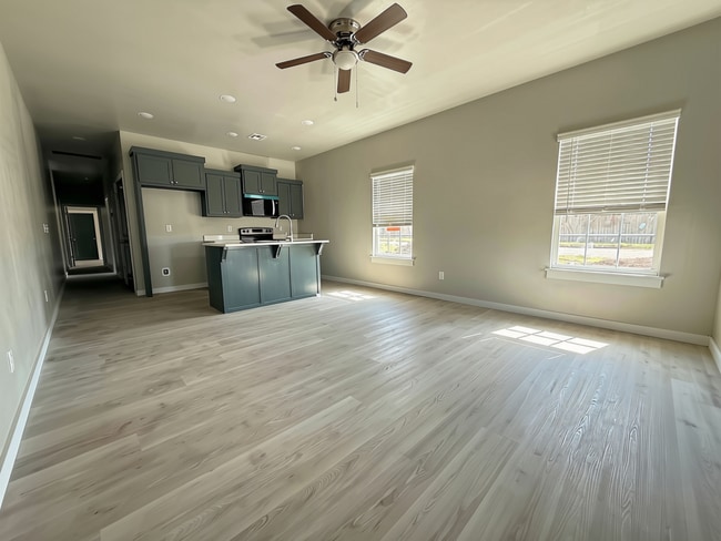 Photo - 1405 SW Bishop Rd