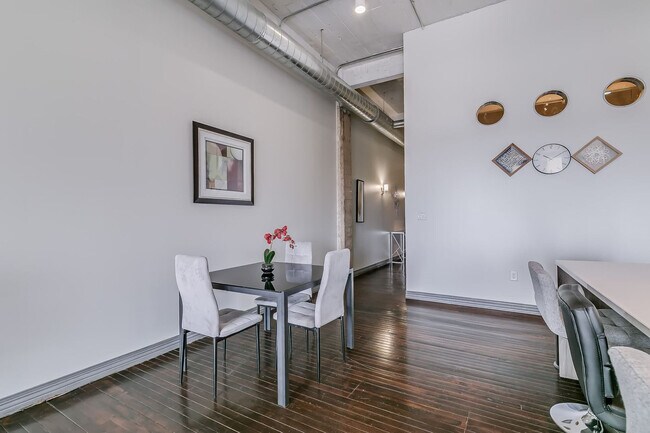 Building Photo - 500 S Ervay St Rental