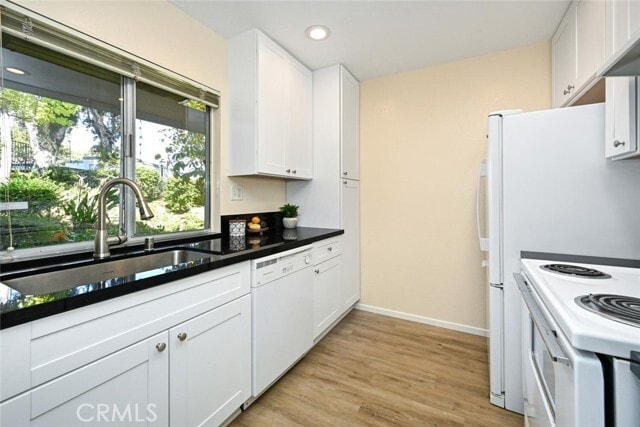 Photo - 23732 Hillhurst Dr