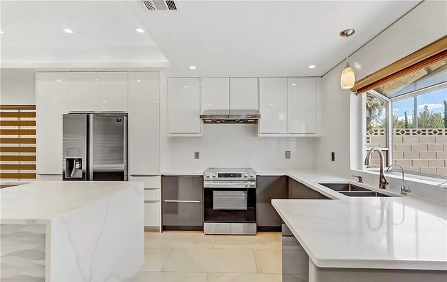 Photo - 8217 Gillette St