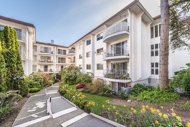 Photo - Granada Court