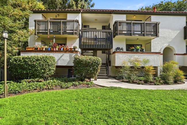 Building Photo - 713 San Conrado Terrace Unit 7