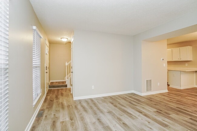 Photo - 490 Durham Ln