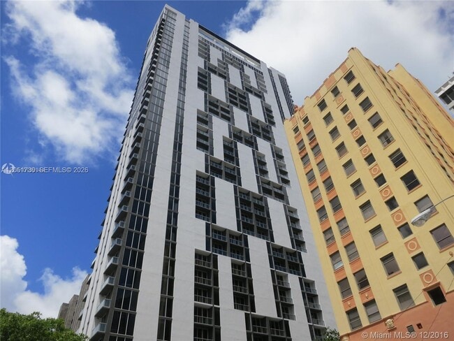 Building Photo - 151 SE 1st St Unit 601