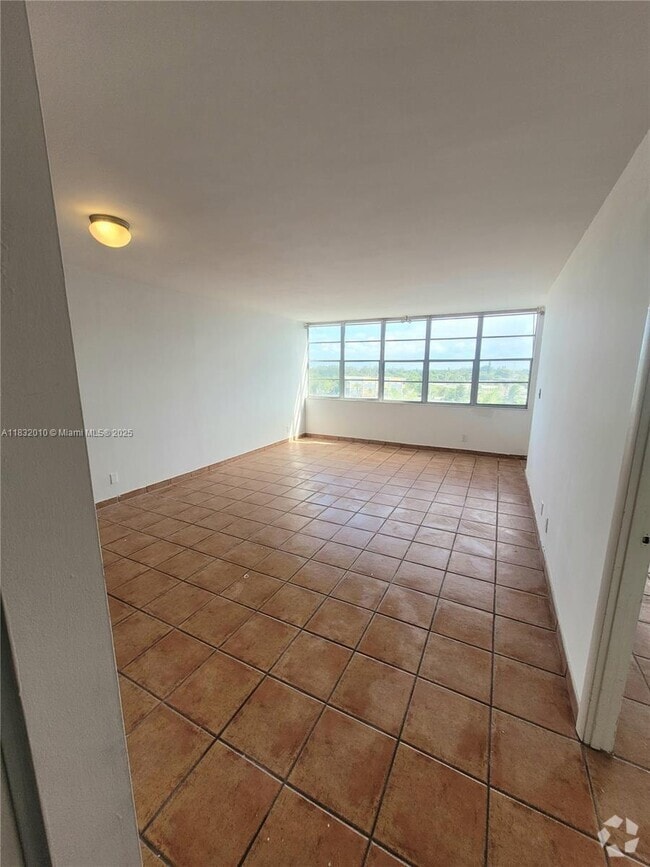 Building Photo - 2025 NE 164th St Unit 602 Rental