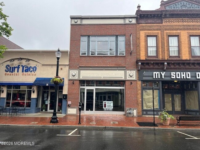 Building Photo - 35 Broad St