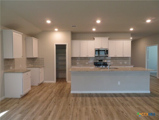 Photo - 554 Blue Stem Rd