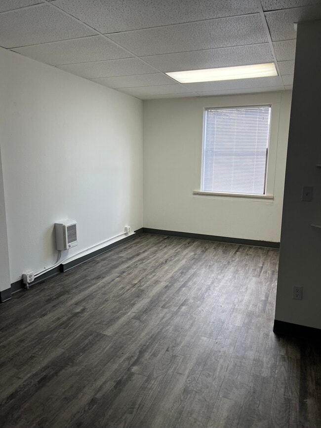 Photo - Rennwood Court Apartments