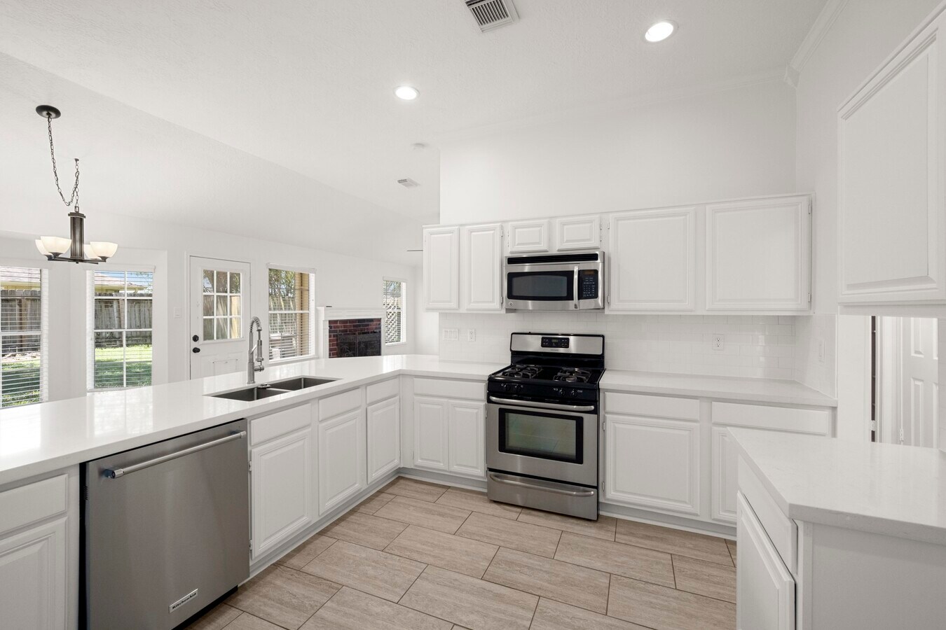 Photo - 16014 Lakestone Dr