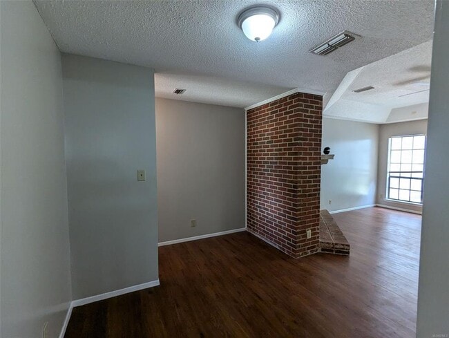 Photo - 580 Hollow Wood Rd