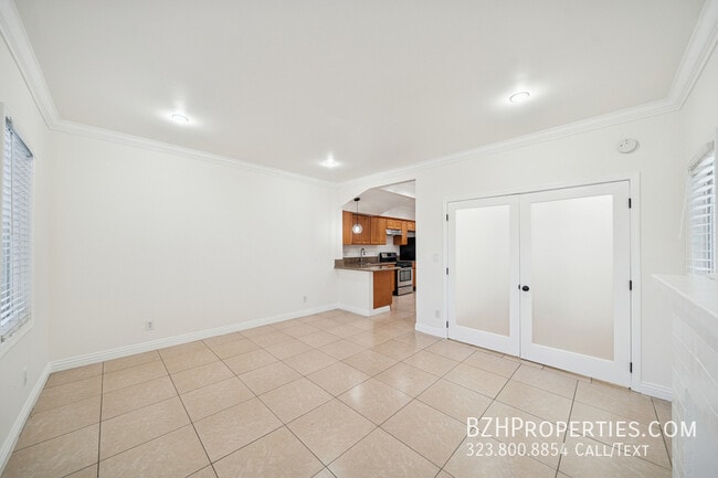 Building Photo - 6680 De Longpre Ave Unit 6680B