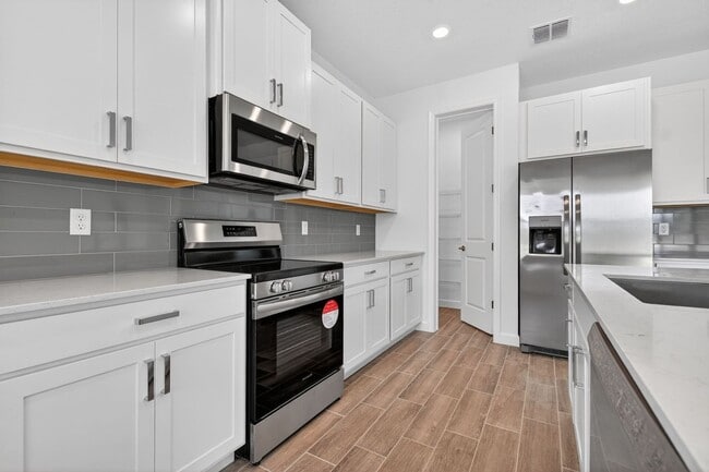 Photo - 1891 Marigold Trl NW