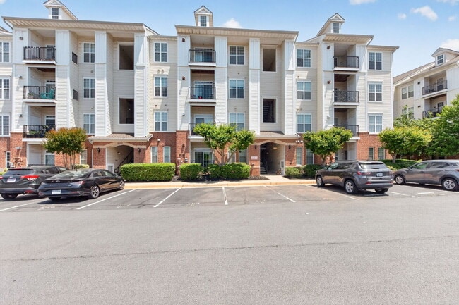 Building Photo - Elegant two bedroom and two bath Condo Living in the Heart of Potomac Falls Unit #314