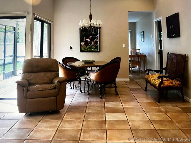 2551 Bedford Mews Dr