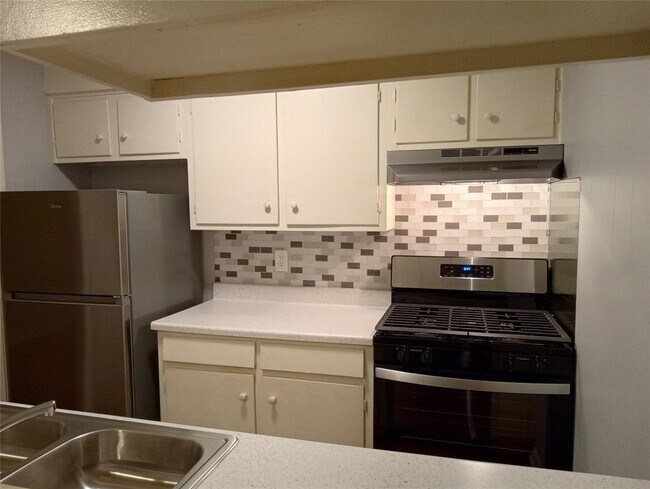 Photo - 606 W 51st St Unit 102