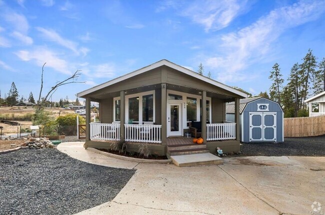 Building Photo - Beautiful and Modern Paradise Home!