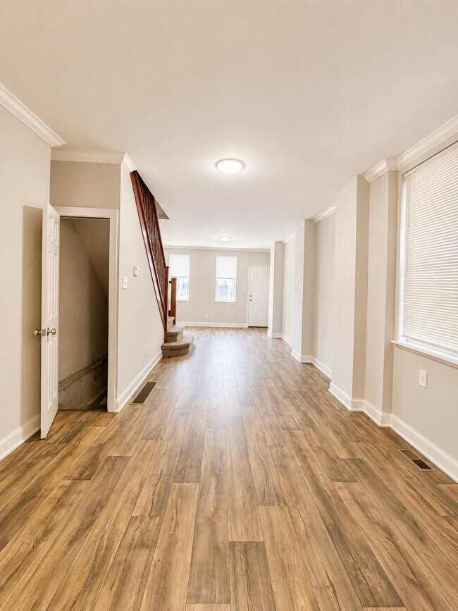 1813 E Madison St