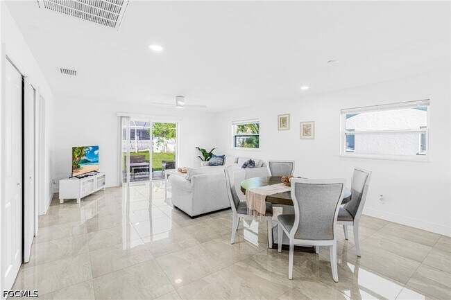 Photo - 1722 SW Santa Barbara Pl