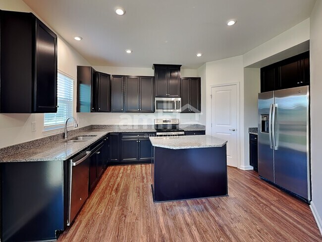 Photo - 548 Larragan Dr