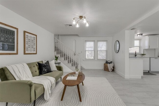 Building Photo - 2421 NW 18th St Rental