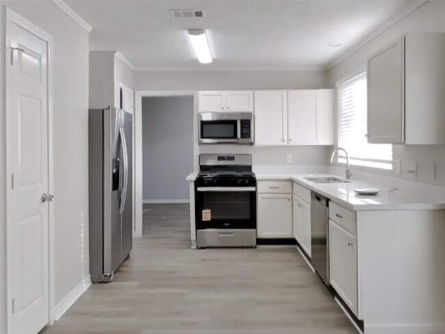 Photo - 18139 Lake Bend Dr