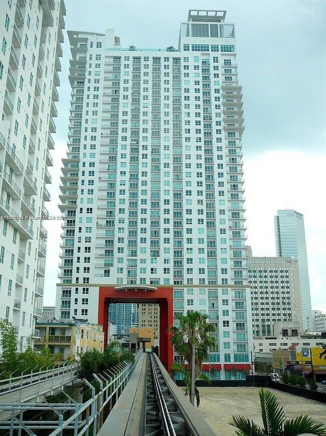Building Photo - 133 NE 2nd Ave Unit 310 Rental