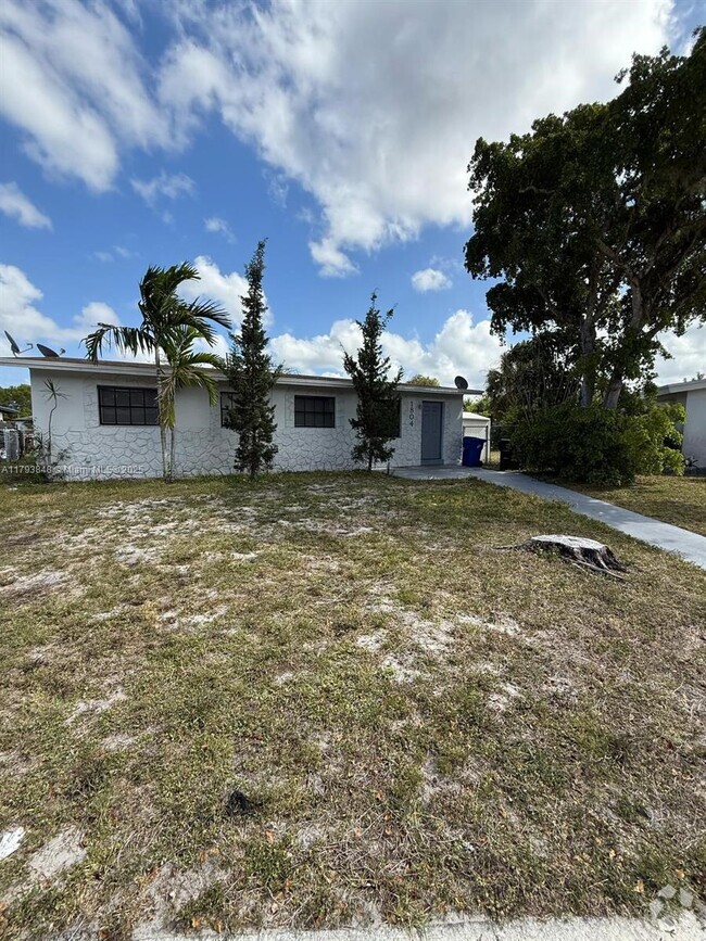 Building Photo - 1804 NW 15th Ct Rental