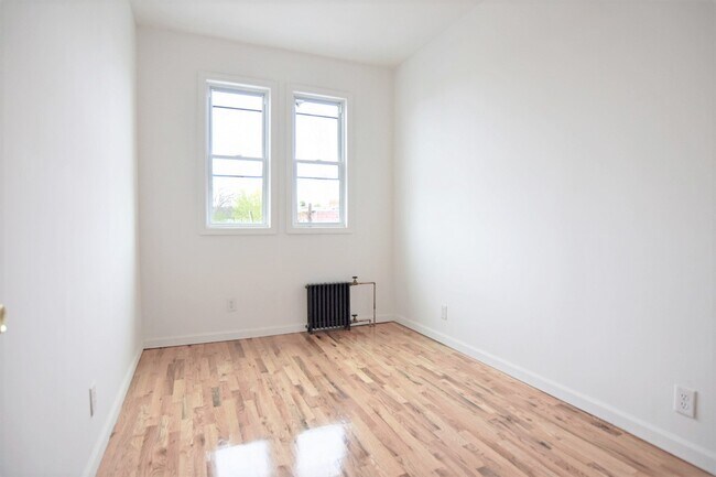 Photo - 61-13 55th St Unit 2R