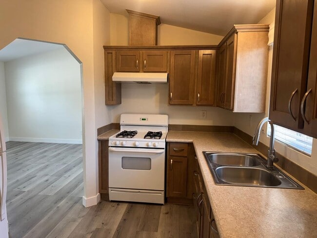 3 bedroom 2 Full Bath Mobile Home Close to... - 3 bedroom 2 Full Bath Mobile Home Close to...