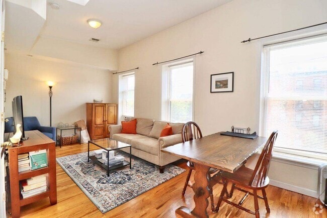 Building Photo - 206 Christopher Columbus Dr Unit 4 Rental