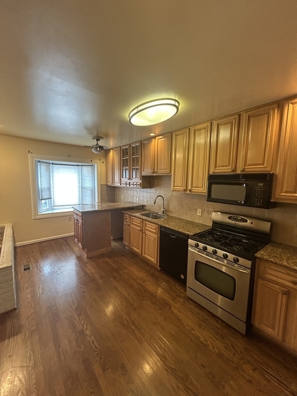 22 E 24th St