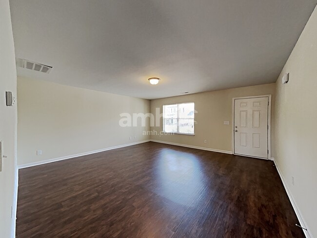 Photo - 131 Charndon Way