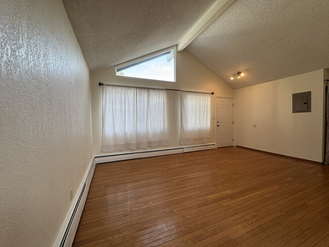 Photo - 1233 Crescent Dr