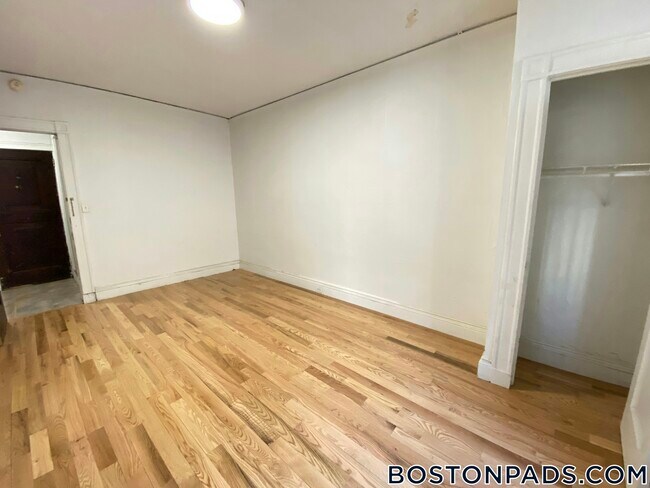 Photo - 91 Westland Ave Unidad 228