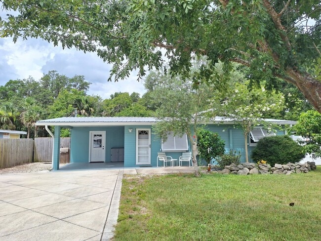 LOCATION LOCATION MAINLAND NEW SMYRNA BEACH! - LOCATION LOCATION MAINLAND NEW SMYRNA BEACH! House
