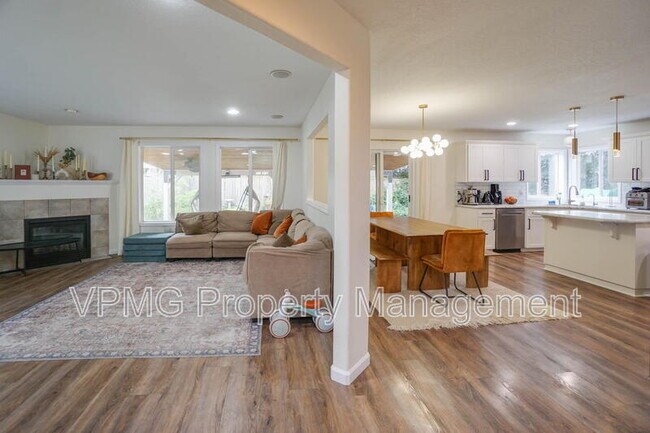 11011 NE 104th St