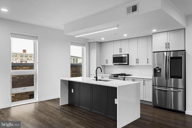 Building Photo - 1501 N 31st St Unit 405