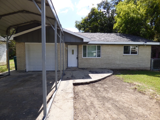 Photo - 901 Rein Ave